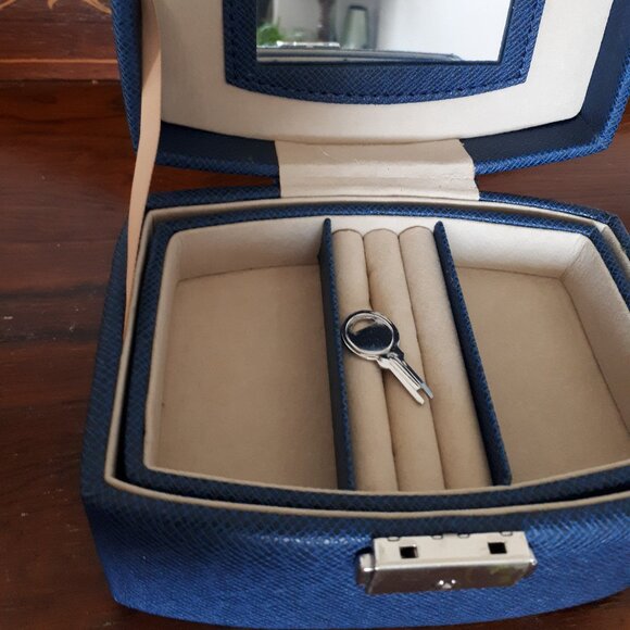 Locking Jewellery Box with Key by Na Hoku - Hawaii's Finest Jewelers since 1994 - Picture 3 of 6